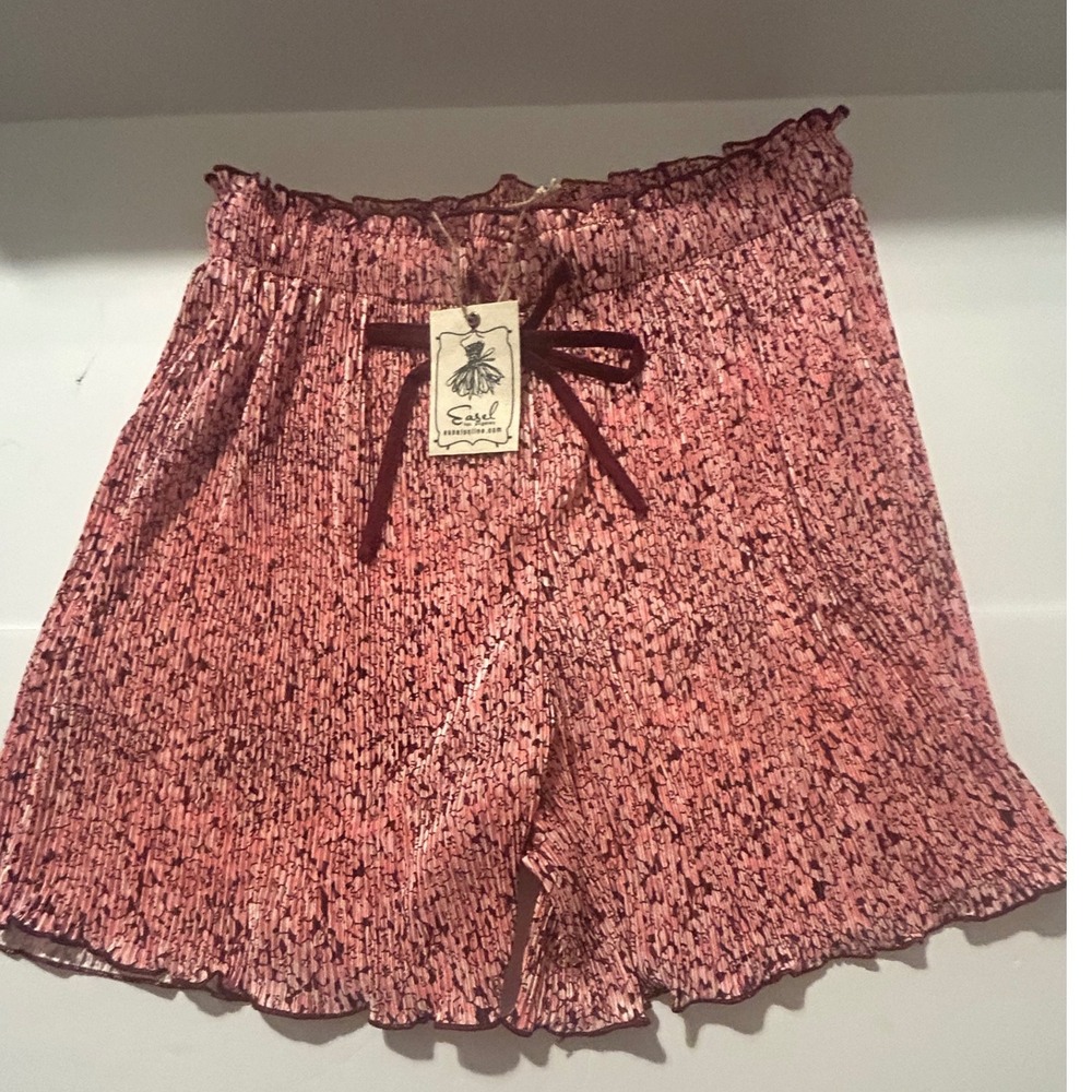 Easel Los Angeles Pink Floral Pleated Shorts Velvet Tie Lettuce Hem Large NWT